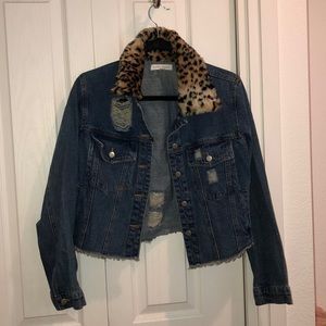 Leopard faux fur collared denim jacket 🌟